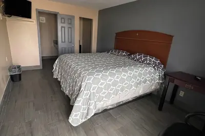 Photo 5 - Economy inn