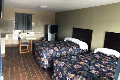 Photo 4 - Economy inn