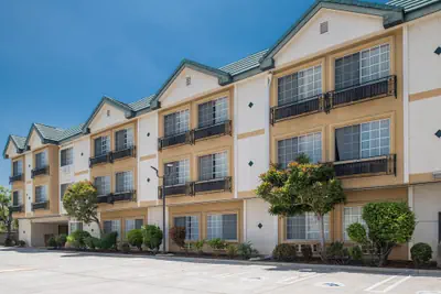 Photo 2 - Glendale Hotel