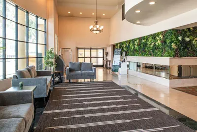 Photo 4 - Glendale Hotel
