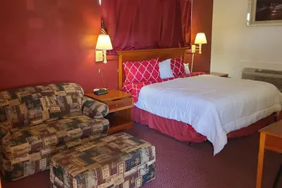 Photo 4 - Coratel Inn & Suites by Jasper Hutchinson