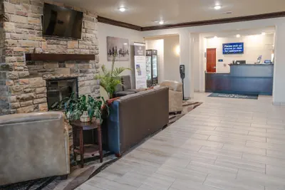 Photo 3 - Cobblestone Hotel & Suites - Lamar