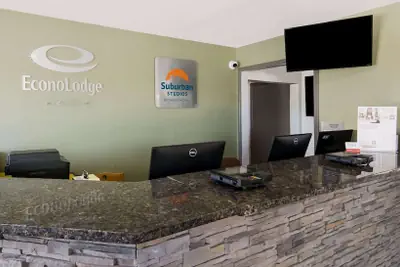 Photo 3 - Suburban Studios Portage