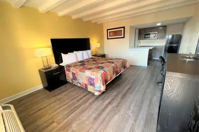 Photo 4 - James River Inn & Suites