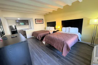 Photo 5 - James River Inn & Suites