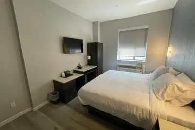 Photo 3 - King Hotel Brooklyn Sunset Park