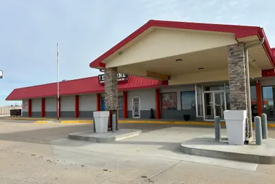 Photo 2 - Travelerslodge Motel
