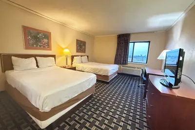 Photo 4 - Norwood Inn & Suites by BlissPoint Post Rd Indianapolis