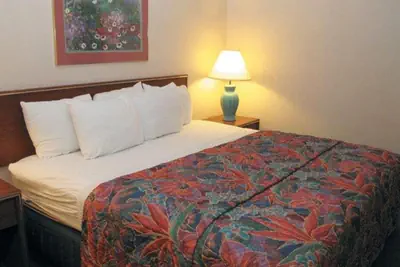 Photo 2 - Norwood Inn & Suites by BlissPoint Post Rd Indianapolis