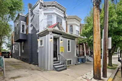 Photo 2 - Stylish 4 bedroom home near Philadelphia