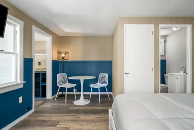Photo 4 - The Beaches Guest Rooms and Cottages