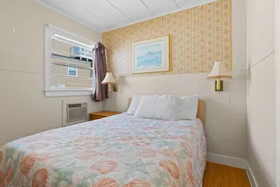 Photo 4 - Beach Motel & Suites