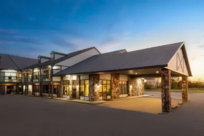 Photo 2 - Days Inn by Wyndham Branson Ozarks
