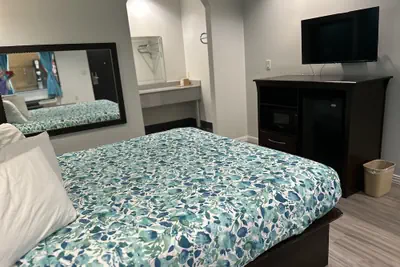 Photo 4 - Regency Inn and Suites