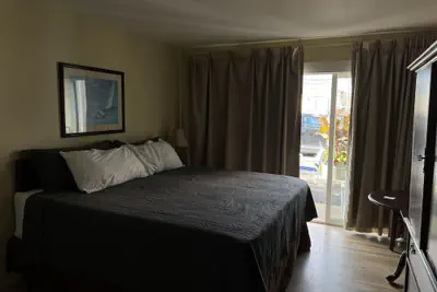 Photo 2 - SHIPS INN Hotel