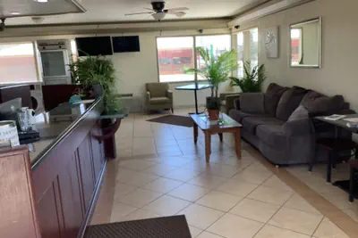 Photo 4 - Silver Spur Vintage Inn & Suites