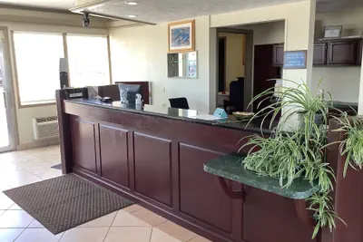 Photo 3 - Silver Spur Vintage Inn & Suites