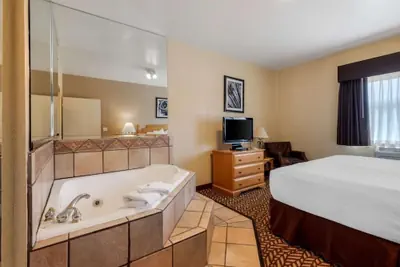 Photo 5 - Turquoise Inn & Suites