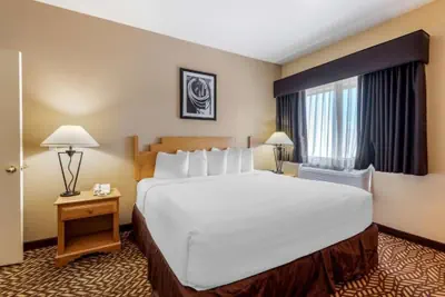 Photo 4 - Turquoise Inn & Suites