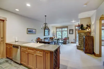 Photo 5 - Luxurious 1 Br In River Run Village With Ski In Ski Out 1 Bedroom Condo by RedAwning