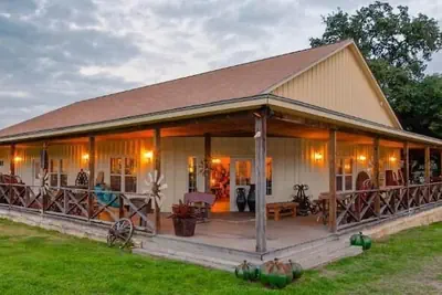 Photo 2 - Round Top Hotel