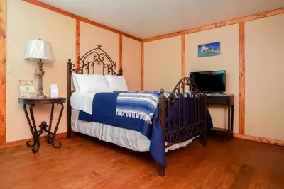 Photo 5 - Round Top Hotel