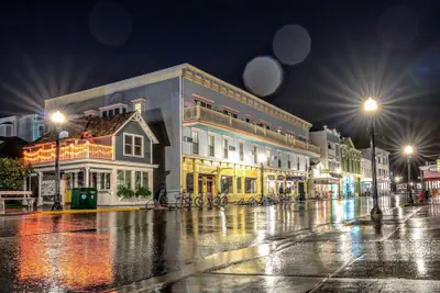 Photo 2 - Murray Hotel