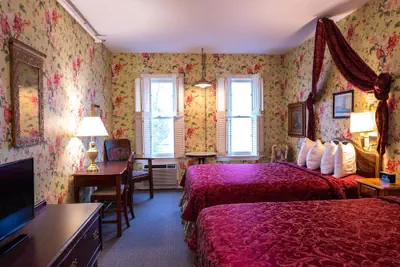 Photo 4 - Murray Hotel
