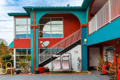 Photo 5 - Sandia Peak Inn Old Town ABQ, a Howard Johnson by Wyndham