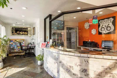 Photo 4 - Sandia Peak Inn Old Town ABQ, a Howard Johnson by Wyndham