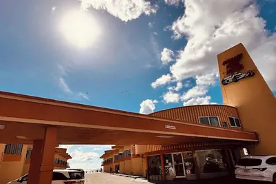 Photo 2 - Grand Prix Motel on the Beach