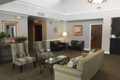 Photo 2 - Belvedere Inn