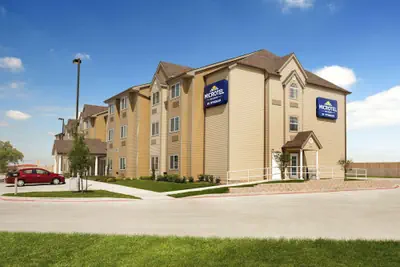 Photo 2 - Microtel Inn & Suites by Wyndham Kenedy/Karnes City