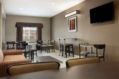 Photo 3 - Microtel Inn & Suites by Wyndham Kenedy/Karnes City