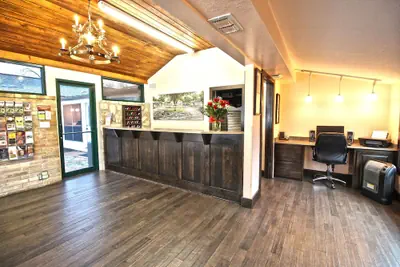 Photo 3 - Peach Tree Inn & Suites