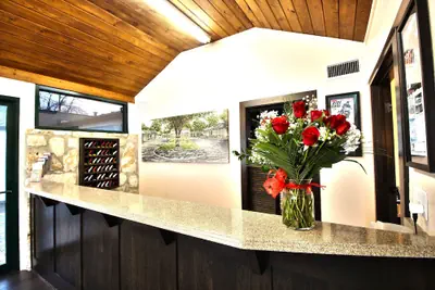 Photo 4 - Peach Tree Inn & Suites