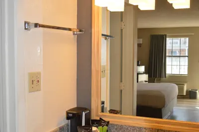 Photo 5 - Lake View Inn