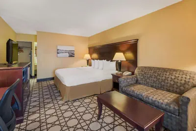 Photo 2 - Best Western University Inn