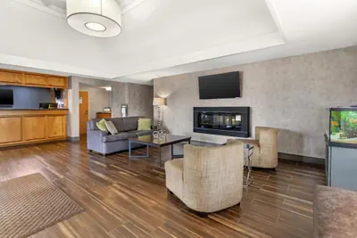 Photo 3 - Best Western University Inn