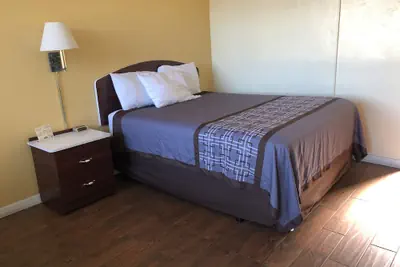 Photo 2 - Economy Inn