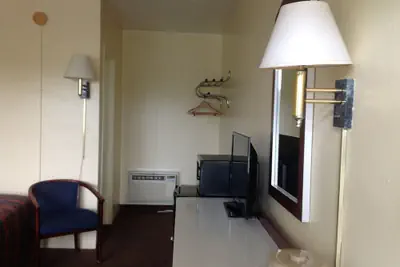 Photo 3 - Economy Inn
