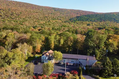 Photo 2 - Toll Road Inn