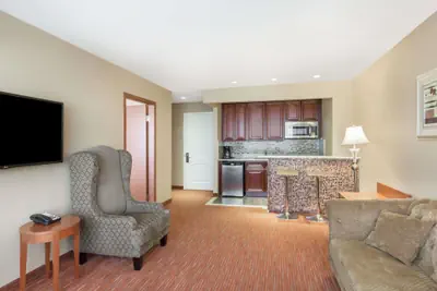 Photo 5 - Ramada by Wyndham Flushing Queens
