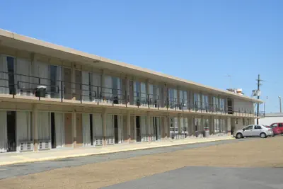 Photo 2 - Sunrise Inn