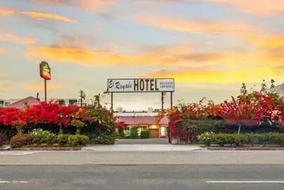 Photo 2 - El Royale Hotel Near Universal Studios