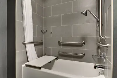 Photo 5 - Holiday Inn Express Hotel & Suites Albany by IHG