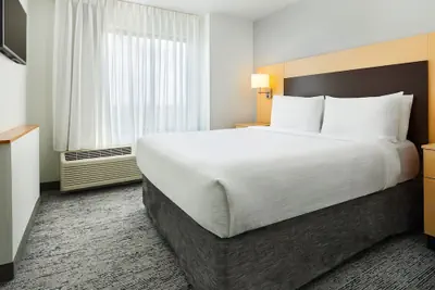 Photo 5 - TownePlace Suites Garden City