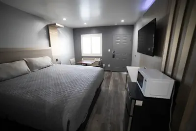 Photo 3 - Palms Motel