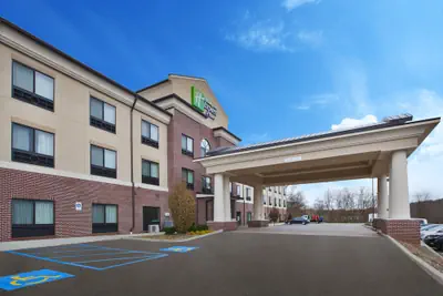 Photo 2 - Holiday Inn Express & Suites Washington - Meadow Lands by IHG