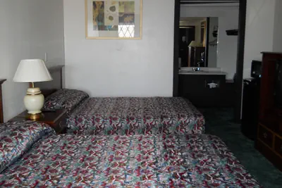 Photo 4 - Value Inn Milwaukee Airport South